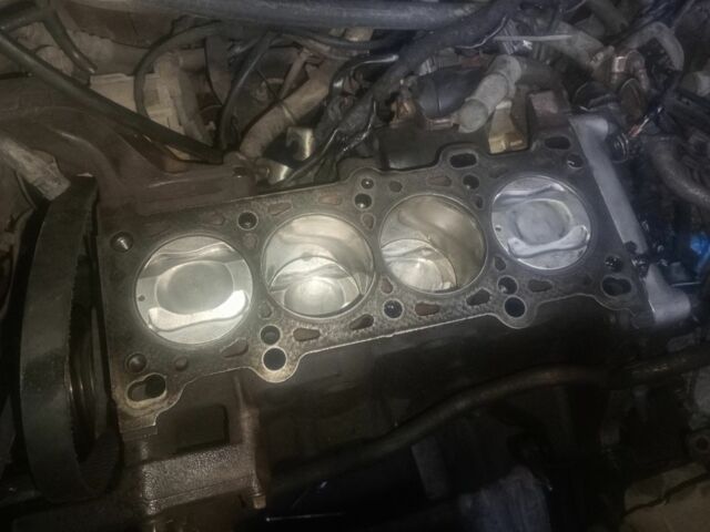 Красный Мазда 323, объемом двигателя 1.6 л и пробегом 400 тыс. км за 1500 $, фото 5 на Automoto.ua