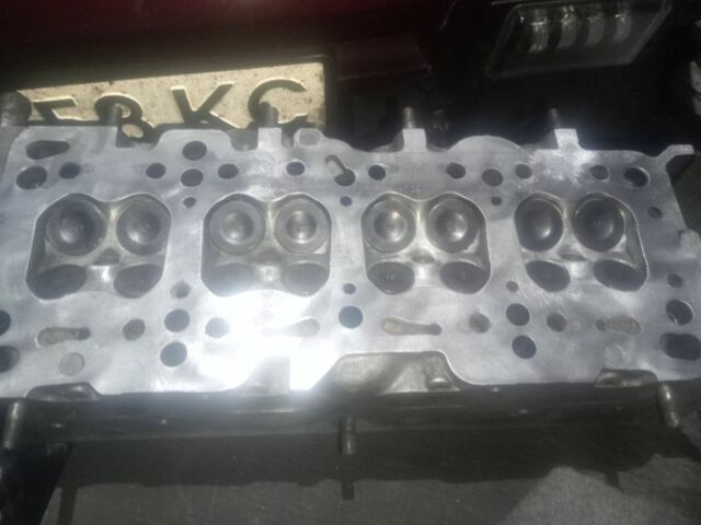 Красный Мазда 323, объемом двигателя 1.6 л и пробегом 400 тыс. км за 1500 $, фото 7 на Automoto.ua