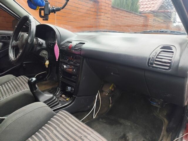 Красный Мазда 323, объемом двигателя 6 л и пробегом 130 тыс. км за 1500 $, фото 3 на Automoto.ua