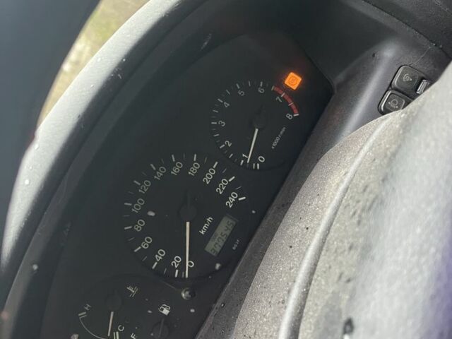 Красный Мазда 323, объемом двигателя 1.5 л и пробегом 323 тыс. км за 1100 $, фото 10 на Automoto.ua