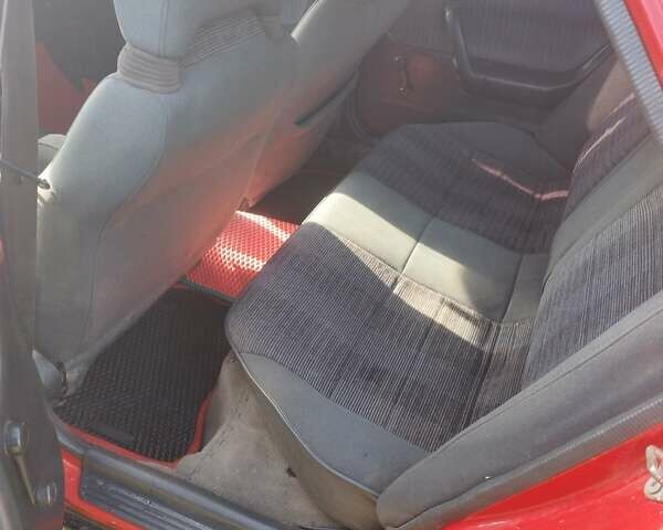 Красный Мазда 323, объемом двигателя 1.6 л и пробегом 328 тыс. км за 2000 $, фото 9 на Automoto.ua