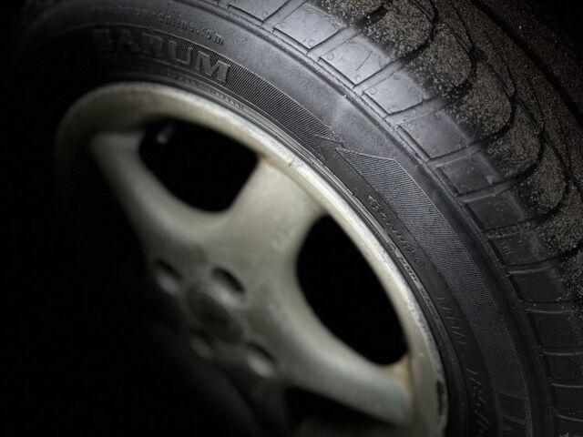 Красный Мазда 323, объемом двигателя 1.5 л и пробегом 323 тыс. км за 1100 $, фото 8 на Automoto.ua