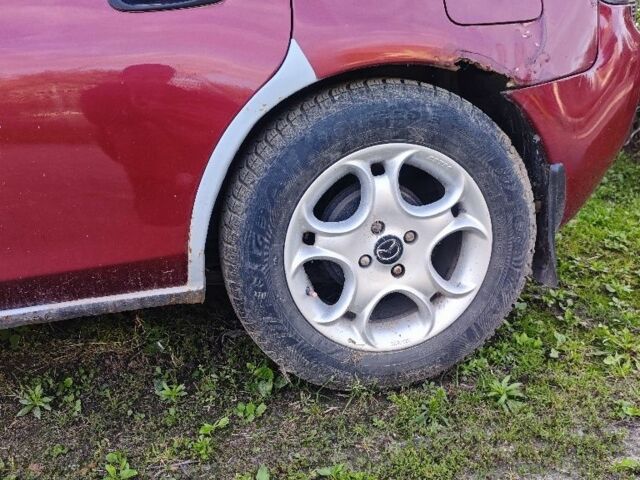 Красный Мазда 323, объемом двигателя 1.5 л и пробегом 500 тыс. км за 1000 $, фото 6 на Automoto.ua