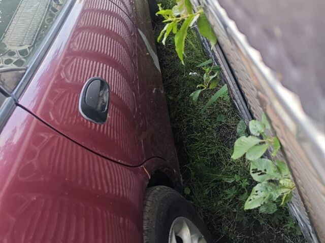 Червоний Мазда 323, об'ємом двигуна 1.5 л та пробігом 500 тис. км за 1000 $, фото 7 на Automoto.ua