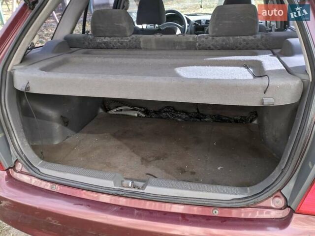 Красный Мазда 323, объемом двигателя 1.5 л и пробегом 487 тыс. км за 2250 $, фото 3 на Automoto.ua