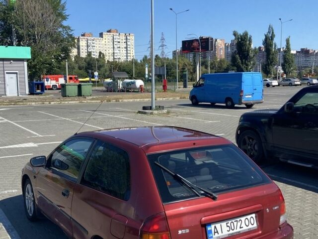 Красный Мазда 323, объемом двигателя 1.3 л и пробегом 300 тыс. км за 1000 $, фото 6 на Automoto.ua
