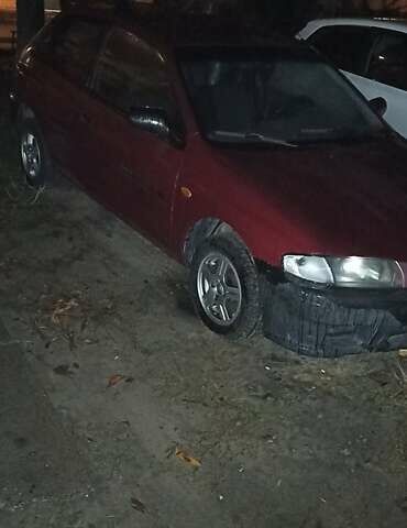 Красный Мазда 323, объемом двигателя 1.3 л и пробегом 250 тыс. км за 2500 $, фото 5 на Automoto.ua