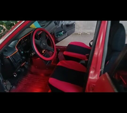 Мазда 323 1988 у Прилуках на Automoto.ua Червоний Мазда 323, об'ємом двигуна 2 л та пробігом 80 тис. км за 991 $, фото 7 на Automoto.ua