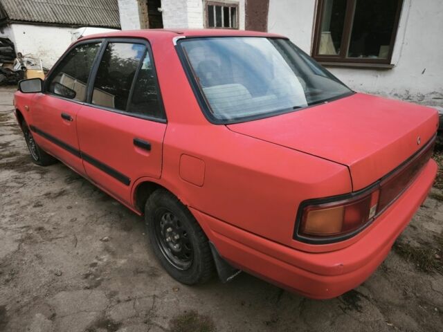 Красный Мазда 323, объемом двигателя 1.6 л и пробегом 500 тыс. км за 400 $, фото 3 на Automoto.ua