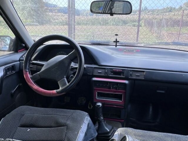 Червоний Мазда 323, об'ємом двигуна 1.4 л та пробігом 300 тис. км за 785 $, фото 6 на Automoto.ua