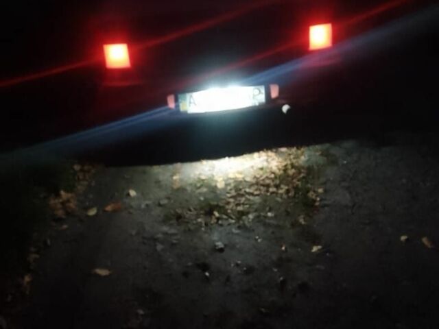 Красный Мазда 323, объемом двигателя 2 л и пробегом 4 тыс. км за 904 $, фото 4 на Automoto.ua