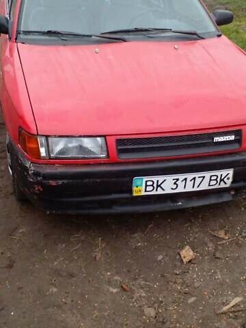 Красный Мазда 323, объемом двигателя 1.5 л и пробегом 180 тыс. км за 850 $, фото 1 на Automoto.ua