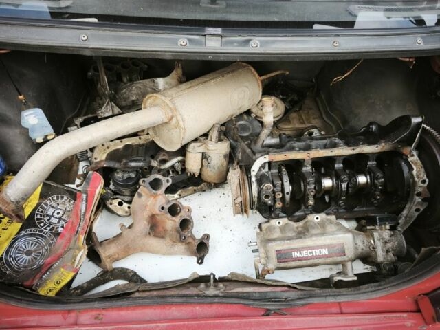 Красный Мазда 323, объемом двигателя 1.6 л и пробегом 500 тыс. км за 400 $, фото 7 на Automoto.ua