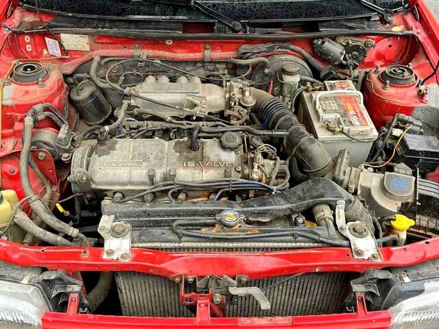 Красный Мазда 323, объемом двигателя 1.6 л и пробегом 240 тыс. км за 1200 $, фото 3 на Automoto.ua