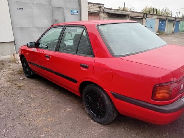 Красный Мазда 323, объемом двигателя 1.6 л и пробегом 260 тыс. км за 1000 $, фото 2 на Automoto.ua