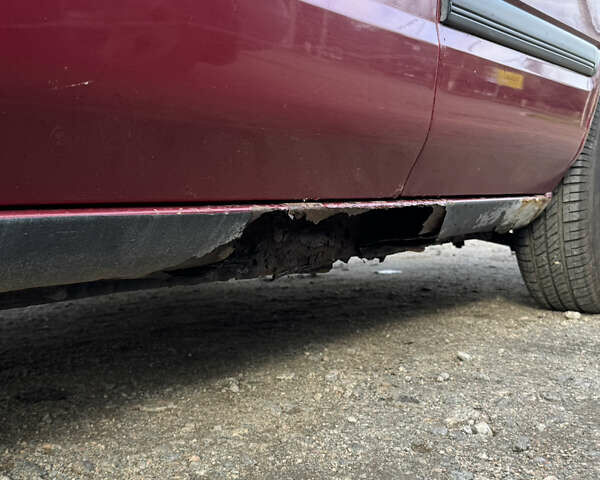 Красный Мазда 323, объемом двигателя 1.6 л и пробегом 350 тыс. км за 1200 $, фото 7 на Automoto.ua