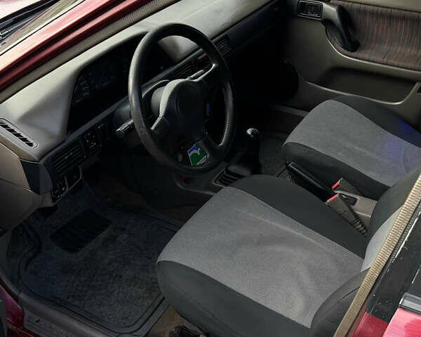 Красный Мазда 323, объемом двигателя 1.6 л и пробегом 350 тыс. км за 1200 $, фото 9 на Automoto.ua