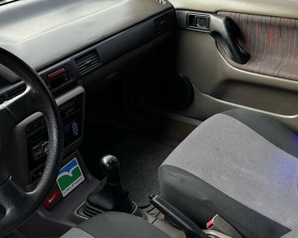 Красный Мазда 323, объемом двигателя 1.6 л и пробегом 350 тыс. км за 1200 $, фото 8 на Automoto.ua