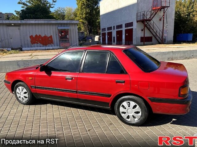 Красный Мазда 323, объемом двигателя 1.3 л и пробегом 200 тыс. км за 1250 $, фото 5 на Automoto.ua