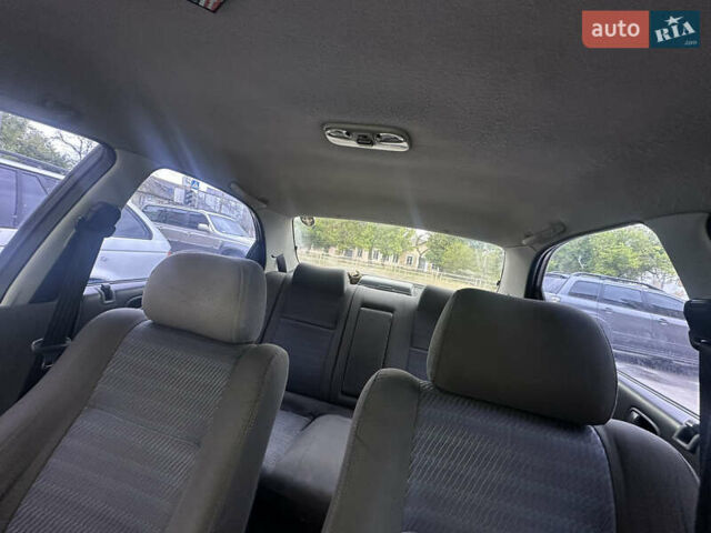 Красный Мазда 323, объемом двигателя 1.5 л и пробегом 295 тыс. км за 2500 $, фото 5 на Automoto.ua