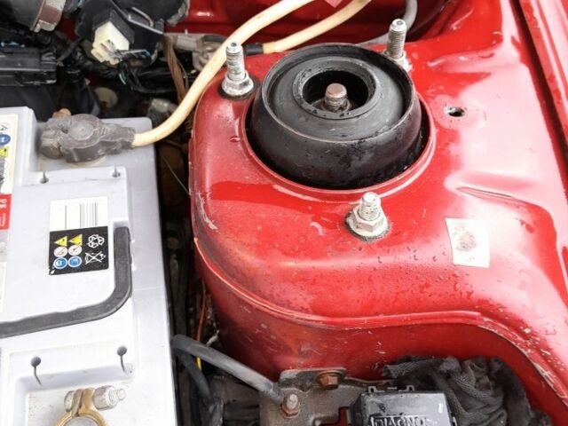 Червоний Мазда 323, об'ємом двигуна 1.5 л та пробігом 290 тис. км за 2800 $, фото 5 на Automoto.ua