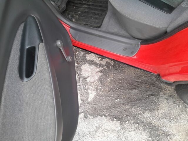 Червоний Мазда 323, об'ємом двигуна 1.5 л та пробігом 290 тис. км за 2800 $, фото 9 на Automoto.ua