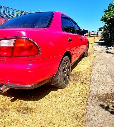 Красный Мазда 323, объемом двигателя 1.8 л и пробегом 300 тыс. км за 2300 $, фото 2 на Automoto.ua