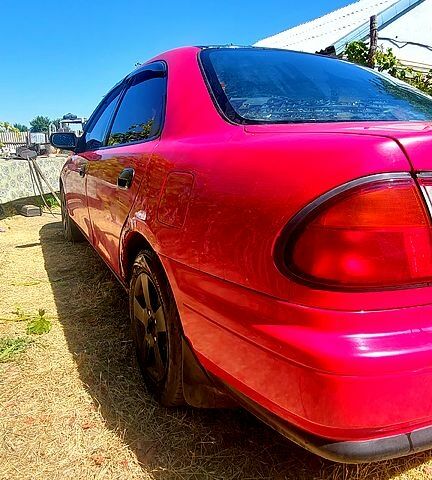 Красный Мазда 323, объемом двигателя 1.8 л и пробегом 300 тыс. км за 2300 $, фото 3 на Automoto.ua