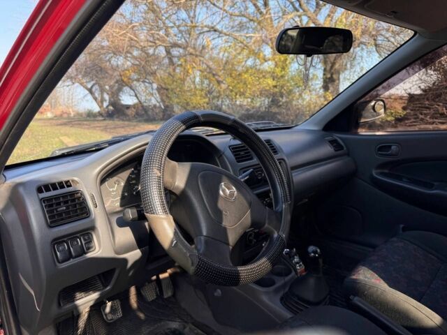 Червоний Мазда 323, об'ємом двигуна 1.8 л та пробігом 1 тис. км за 2450 $, фото 4 на Automoto.ua