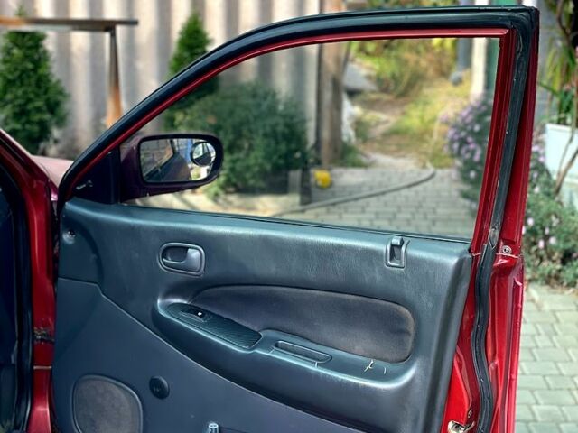 Красный Мазда 323, объемом двигателя 1.5 л и пробегом 0 тыс. км за 1600 $, фото 5 на Automoto.ua