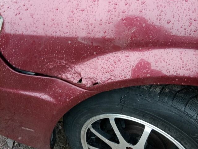 Красный Мазда 323, объемом двигателя 2 л и пробегом 2 тыс. км за 1700 $, фото 7 на Automoto.ua