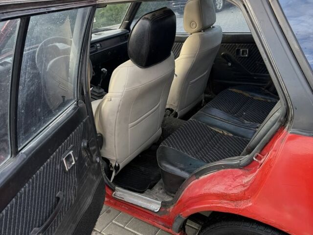 Красный Мазда 323, объемом двигателя 0 л и пробегом 250 тыс. км за 600 $, фото 9 на Automoto.ua