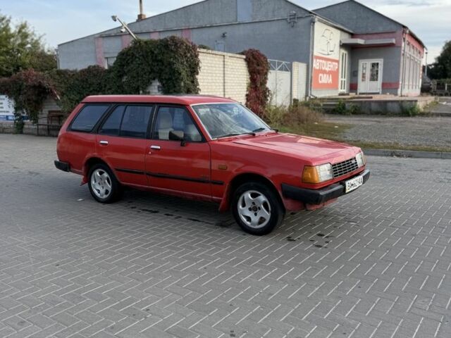 Красный Мазда 323, объемом двигателя 0 л и пробегом 250 тыс. км за 600 $, фото 2 на Automoto.ua