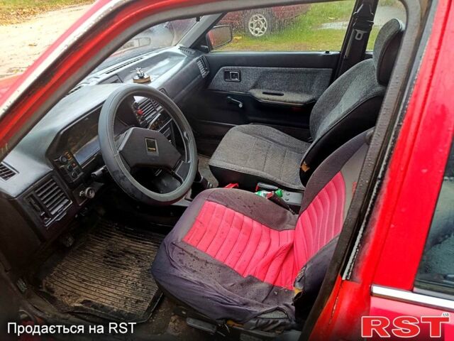 Червоний Мазда 323, об'ємом двигуна 1.5 л та пробігом 0 тис. км за 900 $, фото 3 на Automoto.ua