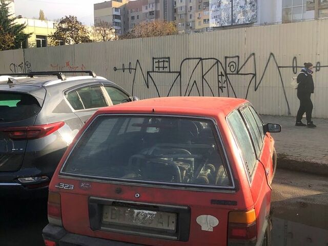 Червоний Мазда 323, об'ємом двигуна 2 л та пробігом 0 тис. км за 550 $, фото 3 на Automoto.ua