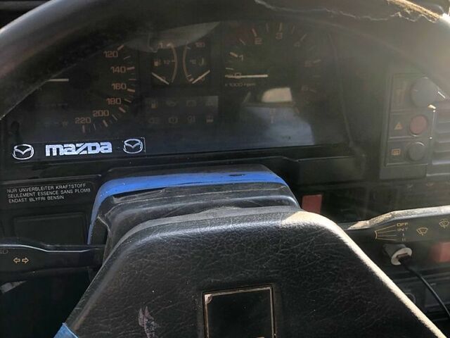 Червоний Мазда 323, об'ємом двигуна 2 л та пробігом 0 тис. км за 550 $, фото 4 на Automoto.ua