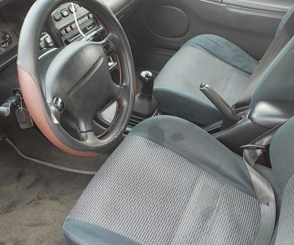 Красный Мазда 323, объемом двигателя 1.5 л и пробегом 270 тыс. км за 1500 $, фото 5 на Automoto.ua