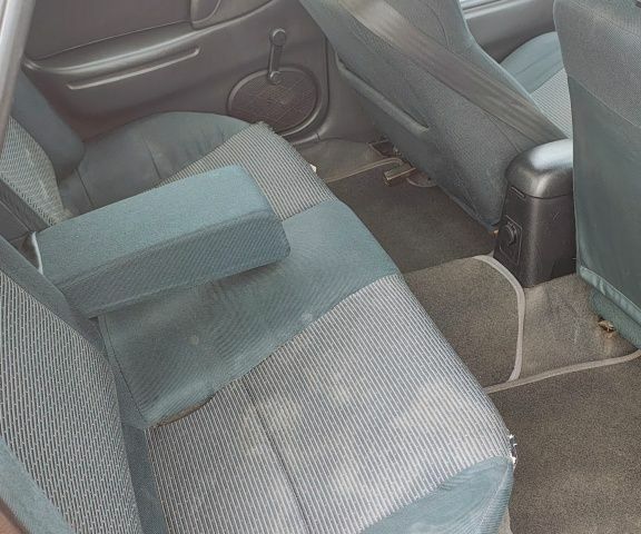 Красный Мазда 323, объемом двигателя 1.5 л и пробегом 270 тыс. км за 1500 $, фото 4 на Automoto.ua