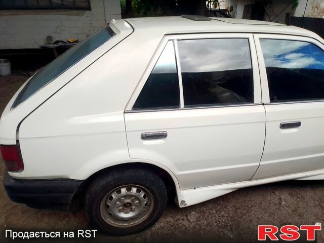 Мазда 323, объемом двигателя 1.7 л и пробегом 250000 тыс. км за 900 $, фото 3 на Automoto.ua