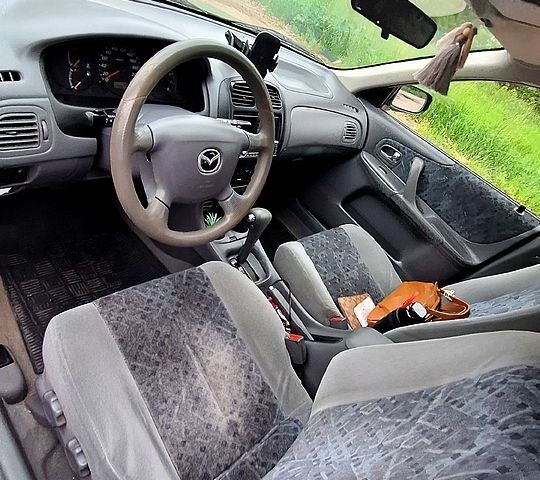 Мазда 323, об'ємом двигуна 1.5 л та пробігом 178 тис. км за 2400 $, фото 3 на Automoto.ua