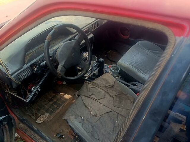 Мазда 323, об'ємом двигуна 1.6 л та пробігом 300 тис. км за 700 $, фото 1 на Automoto.ua