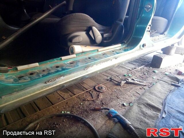 Мазда 323, объемом двигателя 1.5 л и пробегом 0 тыс. км за 2100 $, фото 5 на Automoto.ua