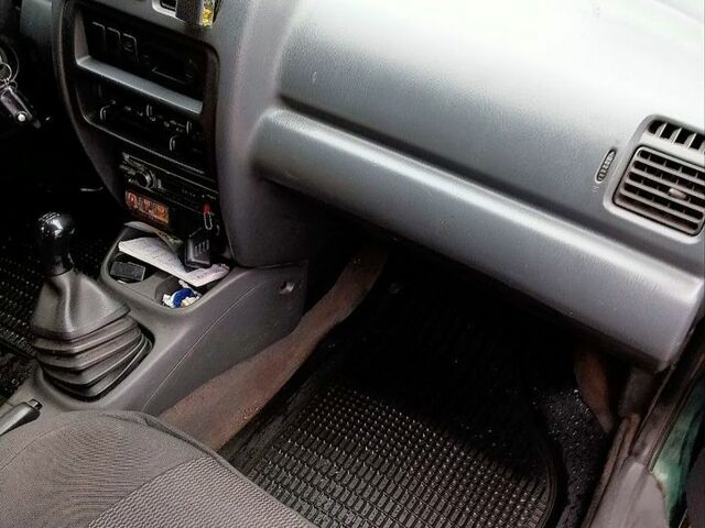 Мазда 323, об'ємом двигуна 1.5 л та пробігом 520 тис. км за 1200 $, фото 3 на Automoto.ua