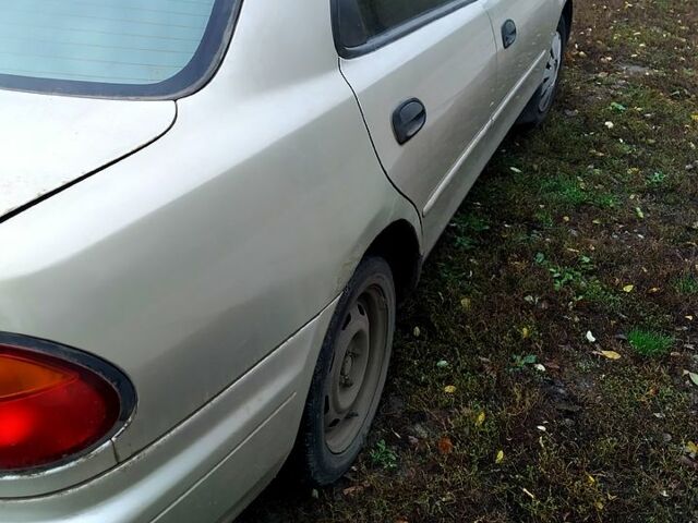 Мазда 323, объемом двигателя 1.5 л и пробегом 42 тыс. км за 1900 $, фото 6 на Automoto.ua