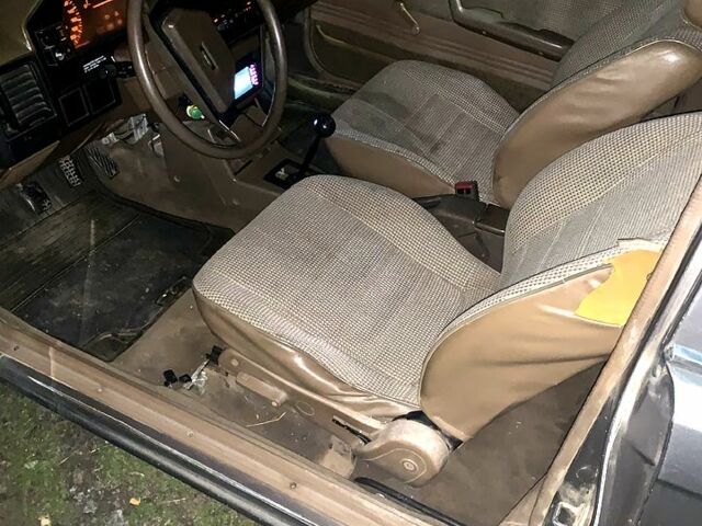 Серый Мазда 323, объемом двигателя 1.6 л и пробегом 330 тыс. км за 600 $, фото 5 на Automoto.ua