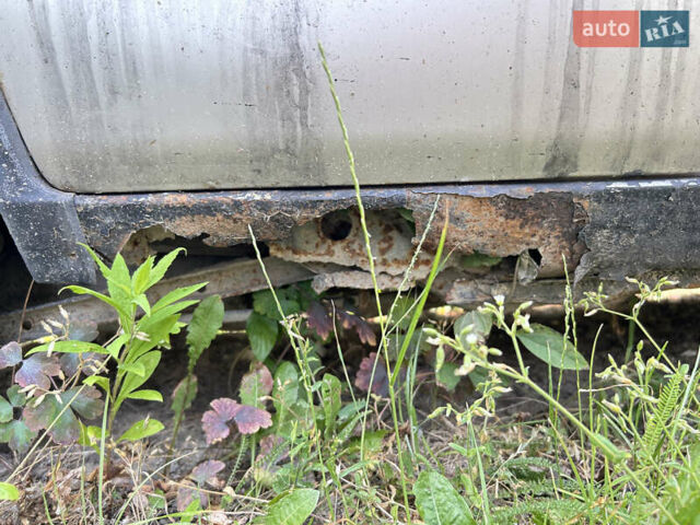 Серый Мазда 323, объемом двигателя 1.3 л и пробегом 200 тыс. км за 1001 $, фото 7 на Automoto.ua