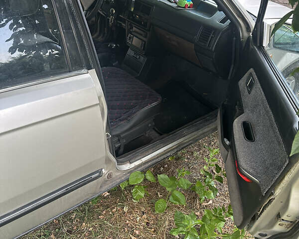 Серый Мазда 323, объемом двигателя 1.32 л и пробегом 153 тыс. км за 1075 $, фото 5 на Automoto.ua