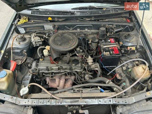 Серый Мазда 323, объемом двигателя 1.32 л и пробегом 342 тыс. км за 1100 $, фото 5 на Automoto.ua