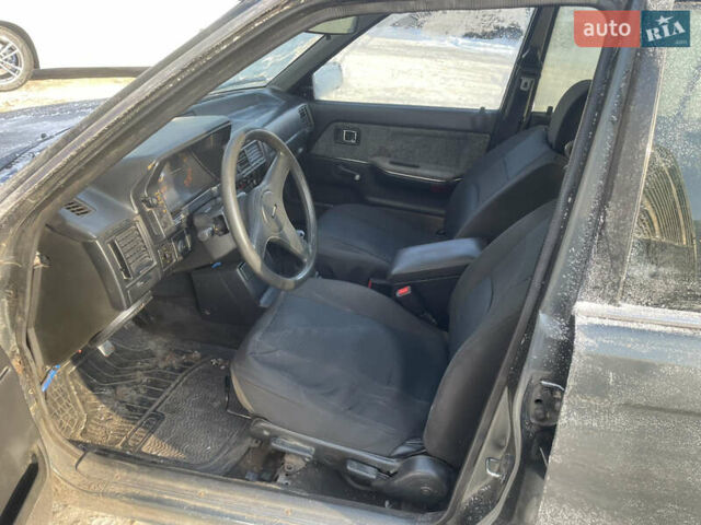 Серый Мазда 323, объемом двигателя 1.32 л и пробегом 442 тыс. км за 900 $, фото 5 на Automoto.ua