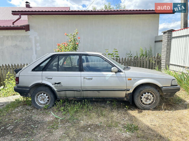 Серый Мазда 323, объемом двигателя 1.3 л и пробегом 200 тыс. км за 1001 $, фото 2 на Automoto.ua